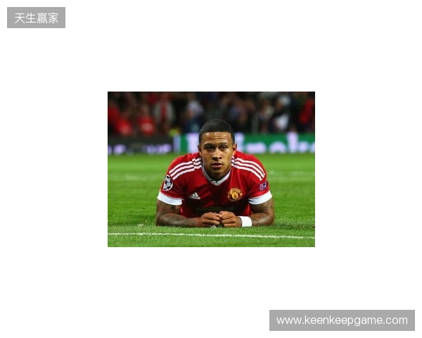 队长风范，曼联落后时B费利用肖疗伤时间来回指导大部分队友